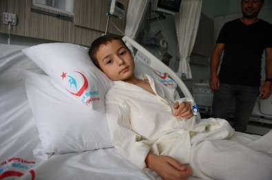 Kalbi Delik Olan 6 Yaşındaki Çocuğa Koltuk Altından Kalp Ameliyatı