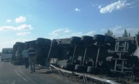Şanlıurfa'da Devrilen Tırın Sürücüsü Yaralandı