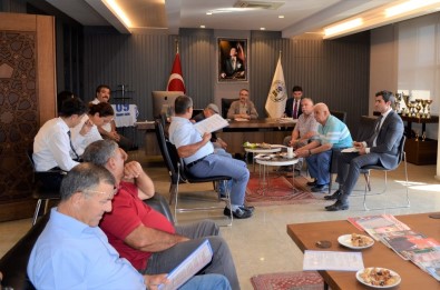 Ümmet Akın'dan Rakip Partiye Jest