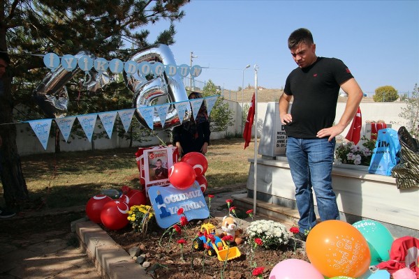 Şehit Bedirhan bebeğin mezarına ziyaretçi akını