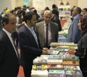 LALE FESTİVALİ - Başkan Gür, Hakkari 1. Kitap Fuarını Ziyaret Etti