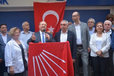 Başkan Özakcan'dan Miting Gibi Adaylık Açıklaması