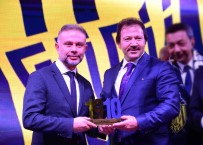 MEHMET YİĞİNER - 'Gecekondu'Dan Ertürk'e Anlamlı Ödül