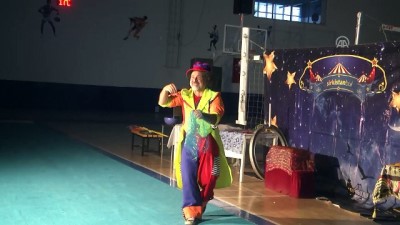 Hakkari'deki Sirk Gösterisi Aileler Ve Çocukları Buluşturdu