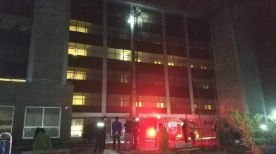 Hastanede Yangın Çıktı Açıklaması 7 Kişi Dumandan Etkilendi