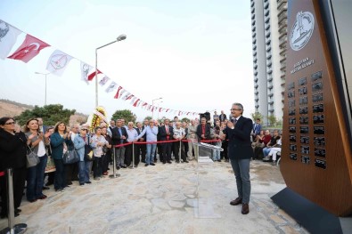 Karşıyaka'da 'Muhtarlar Parkı' Açıldı