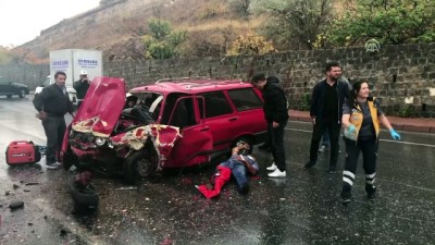 Kayseri'de Trafik Kazası Açıklaması 3 Yaralı