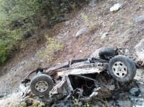 KARACAOĞLAN - Uçuruma Yuvarlanan Pikap Paramparça Oldu, Sürücü Hayatını Kaybetti