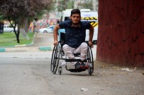 BEDENSEL ENGELLİ - Vicdansız Hırsızlar, Engelli Gencin Motosikletini Çaldı