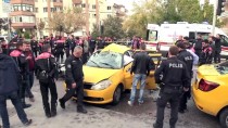 SıTKı DAĞ - Bursa'da Motosikletli Polis Timiyle Taksi Çarpıştı Açıklaması 3 Yaralı