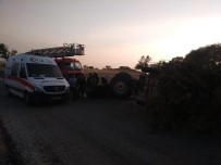 YEŞILYUVA - Devrilen Traktörün Altında Kaldılar Açıklaması 1 Ölü, 1 Yaralı