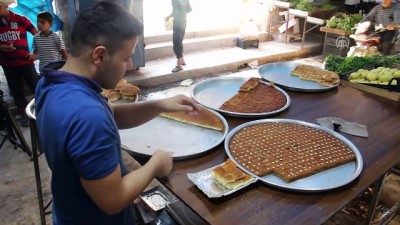Halep'in Tatlıcıları Tüm Zorluklara Rağmen Ayakta Kalmaya Çalışıyor