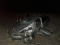 KEÇIKALESI - Niğde'de Otomobiller Çarpıştı Açıklaması 2 Ağır Yaralı