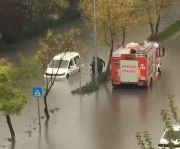 Ankara'da yollar sular altında kaldı