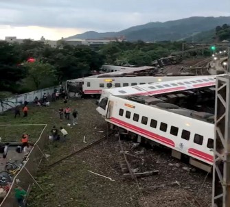 Tayvan'da Tren Kazası Açıklaması 17 Ölü