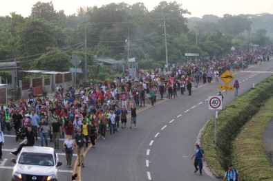 ABD Sınırına Yaklaşan Guatemalalı Ve Honduraslı Göçmenlerin Sayısı 7 Bini Aştı