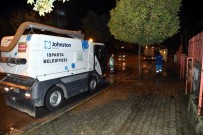 SİGARA İZMARİTİ - Isparta Belediyesi'nden Yol Ve Kaldırım Yıkama Çalışması