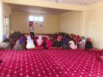 SAĞLIĞI MERKEZİ - Kırsaldaki Kadınlara Hijyen Ve Sağlık Eğitimi Veriliyor