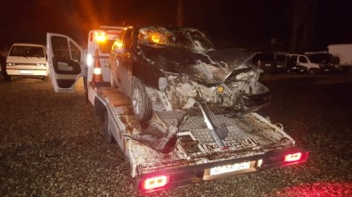 Otomobil Çöp Kamyonuna Çarptı Açıklaması 2 Yaralı