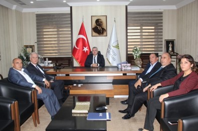 TD-IHK Genel Sekreteri Özoğlu, Gaziantep Ticaret Borsasını Ziyaret Etti