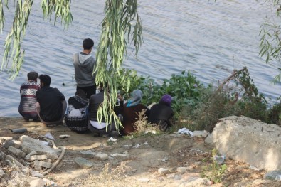 Asi Nehri'ne Düşen Çocuğu Arama Çalışmalarına Ara Verildi