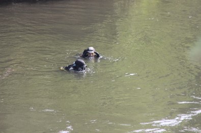 Asi Nehri'ne Düşen Çocuk İki Koldan Aranıyor
