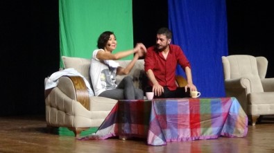 'Aşk Bu Mu?' İzleyenleri Kahkahaya Boğdu