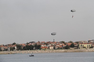 Beyşehir Gölü'nde Paraşütle Nefes Kesen Eğitim Tatbikatı