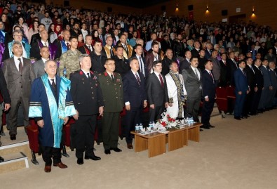 İÇÜ'de Akademik Yılı Açılış Töreni Yapıldı