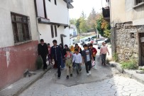 Kendileri Küçük Yürekleri Büyük