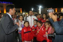 AHMET ERTUĞRUL - Selendili Milli Sporcu Ravza Bodur'a Görkemli Karşılama