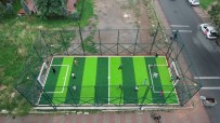 ÜMRANİYE BELEDİYESİ - Ümraniye'de Mini Futbol Sahalarıyla Çocuklar Doyasıya Eğleniyor