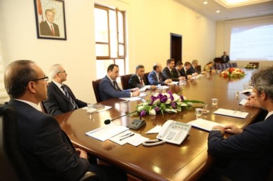 Vali Yavuz Açıklaması 'Gençliğin Sorunu İşsizlik Değil İş Beğenmeme'