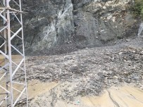 KARAKÖSE - Adıyaman'da Şiddetli Yağış Heyelana Neden Oldu