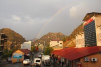 SAĞANAK YAĞMUR - Çukurca'da Gökkuşağı Güzelliği