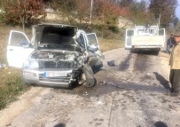 İki Kamyonet Çarpıştı Açıklaması 4 Yaralı