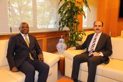 Benin Büyükelçisi Gomina Başkan Altay'ı Ziyaret Etti