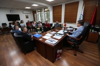 BAYAN FUTBOL TAKIMI - Horozkent Spor'dan Başkan Subaşıoğlu'na Ziyaret