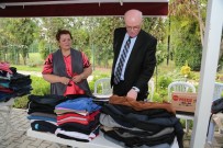 KAZıM KURT - Kazım Kurt, 'Sizin Eskiniz Başkasının Yenisi' Giysi Yardım Standını Ziyaret Etti