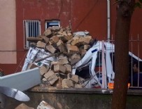 SAĞLIK OCAĞI - Minare ambulansın üzerine devrildi!