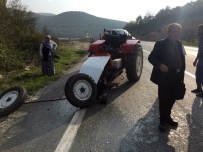 Sakarya'da Otomobil İle Traktör Çarpıştı Açıklaması 2 Yaralı Haberi