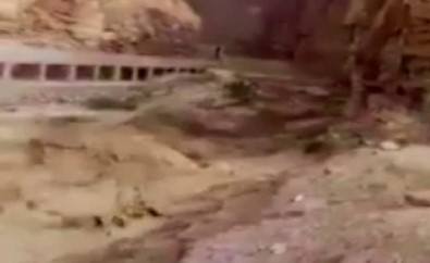 Ürdün'de Sel Felaketi Açıklaması  14 Öğrenci Öldü