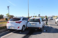 ÇELİK BARİYER - Araçtan Boşalan Yağ Zincirleme Trafik Kazasına Sebep Oldu Açıklaması 1 Yaralı