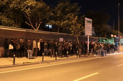 Bedelli için 8 gün kala uzun kuyruklar oluştu