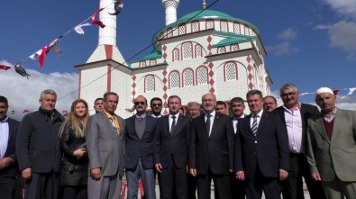Buharkent'te Hayırsevenlerin Yaptırdığı Cami İbadete Açıldı