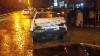 HALİL ÖZCAN - Gölbaşında İki Otomobil Çarpıştı Açıklaması 1 Yaralı