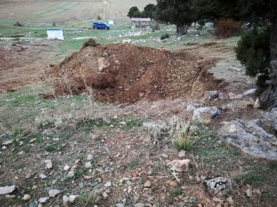 Kaçak Kazıda Yakalandılar, 'Çeşmeye Su Getirmek İçin Kazıyorduk' Dediler