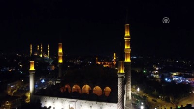 Osmanlı Mirası Camiler Gece De Göz Alıcı