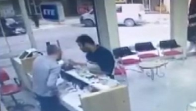 (Özel) Arnavutköy'de Sadaka Kutusunu Çalan Hırsız Kamerada