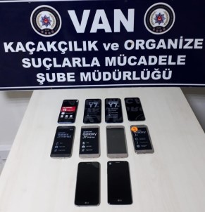 Van'da 10 Adet Kaçak Cep Telefonu Ele Geçirildi